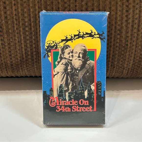 Miracle on 34th Street (VHS) Black & White - New/Sealed - Picture 1 of 8